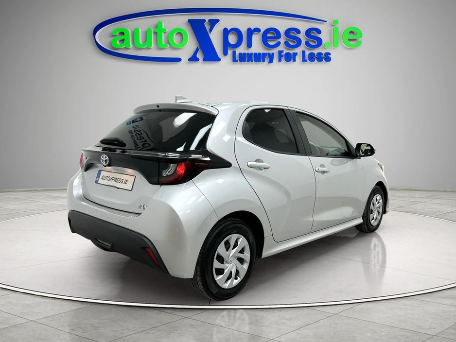 2021 Toyota Yaris - image 7