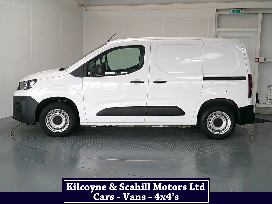 2022 Peugeot Partner - image 4