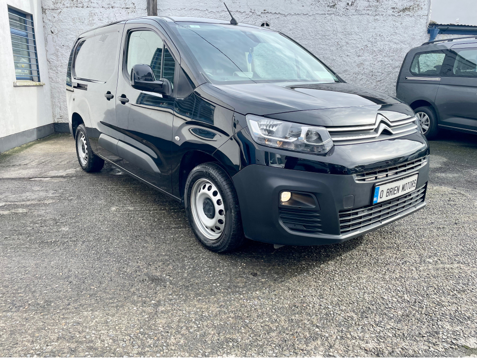 2023 Citroen Berlingo - image 40