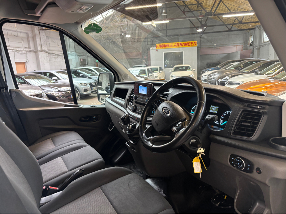 2022 Ford Transit - image 3