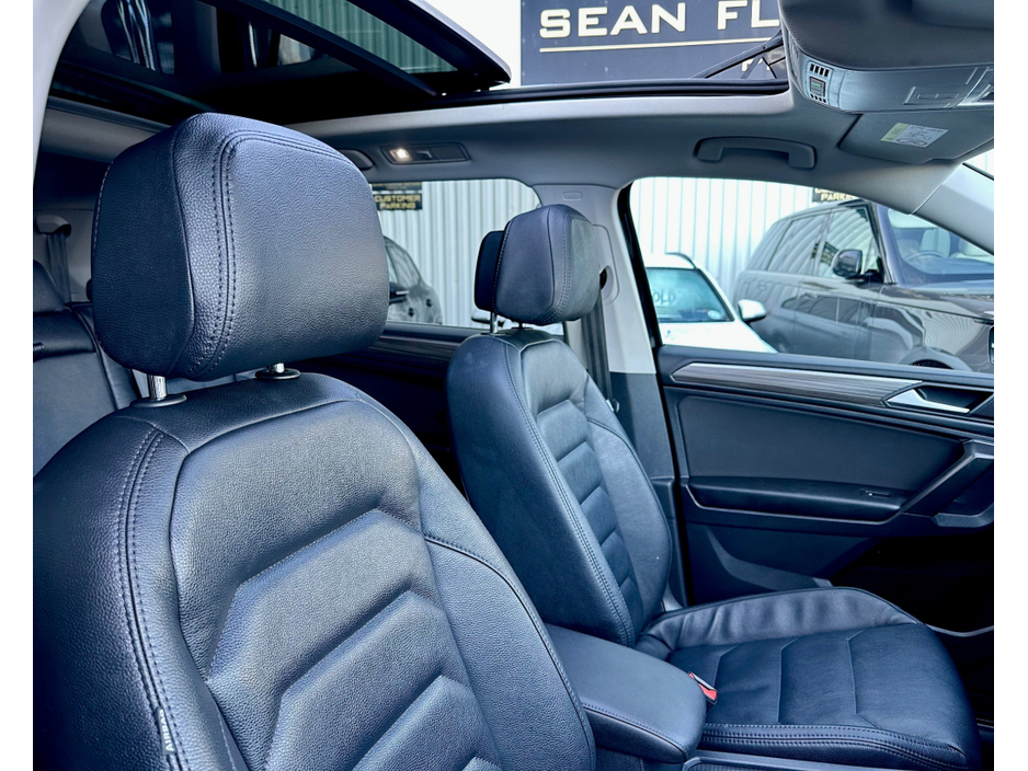 2022 Volkswagen Tiguan Allspace ++LEATHER / AUTO / 7-SEAT  PANORAMIC ROOF++ €33,950