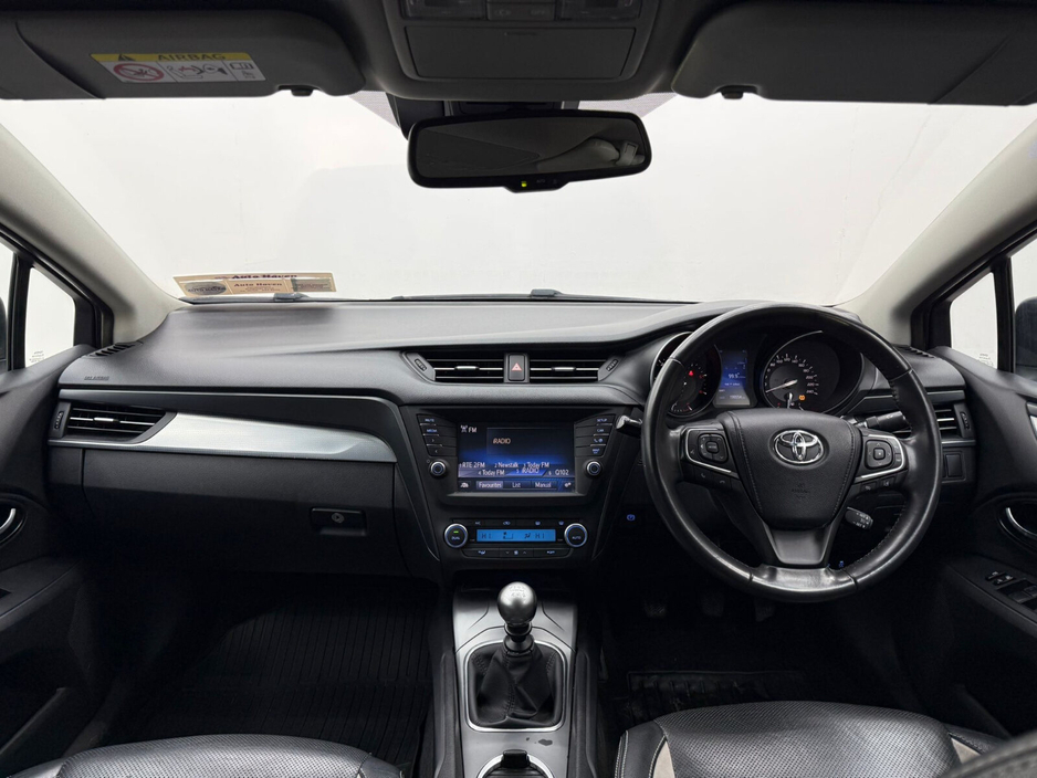 2016 Toyota Avensis - image 10