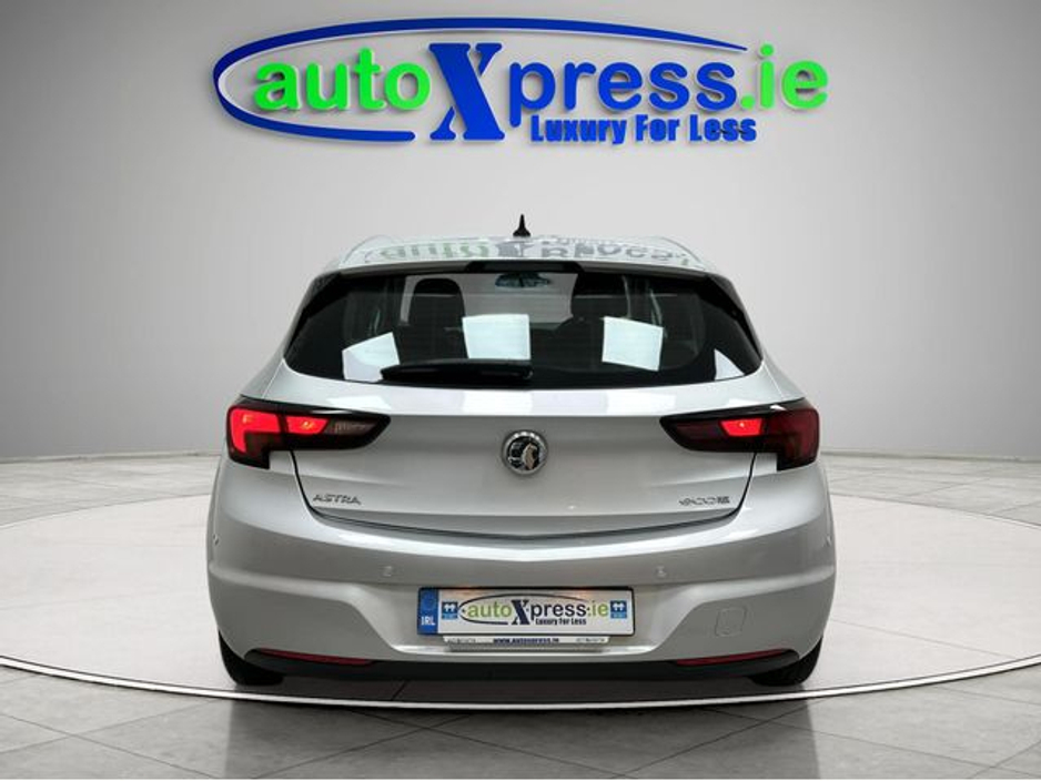 2017 Vauxhall Astra - image 9
