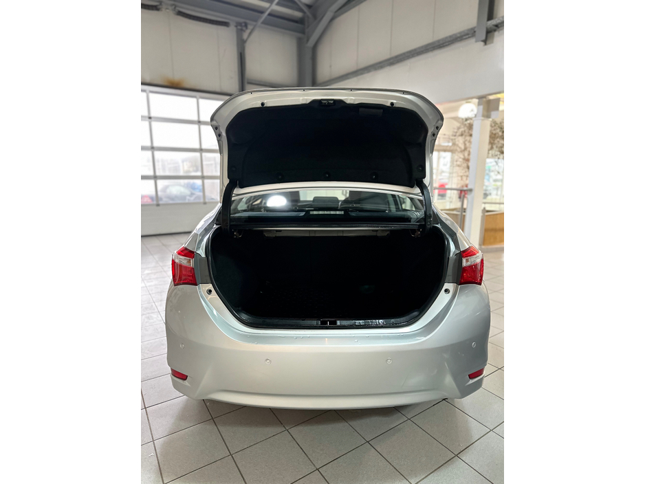 2018 Toyota Corolla - image 4