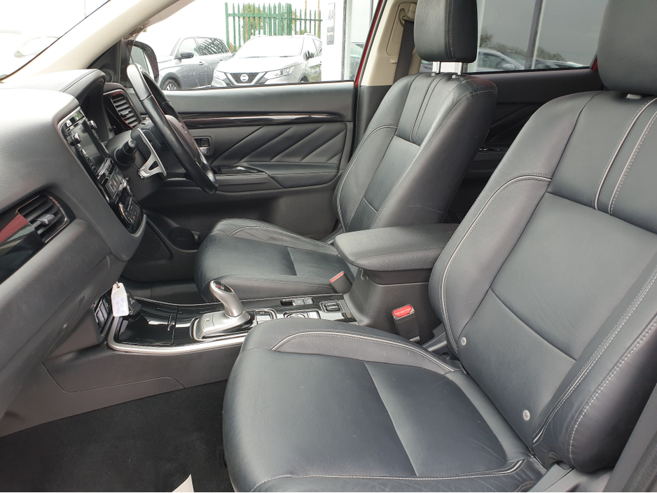 2017 Mitsubishi Outlander - image 11