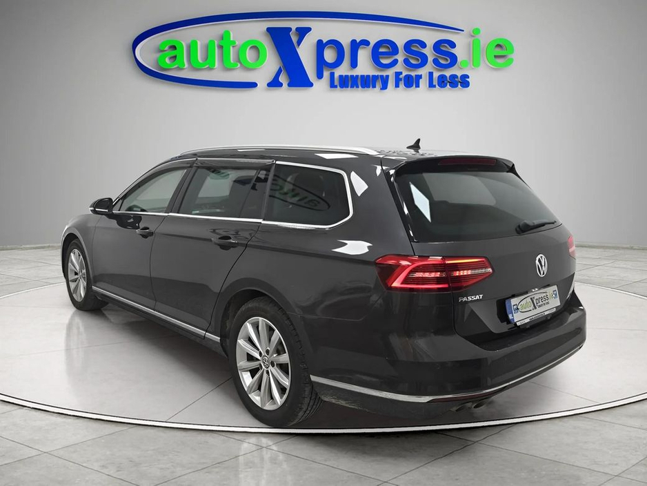 2020 Volkswagen Passat - image 13