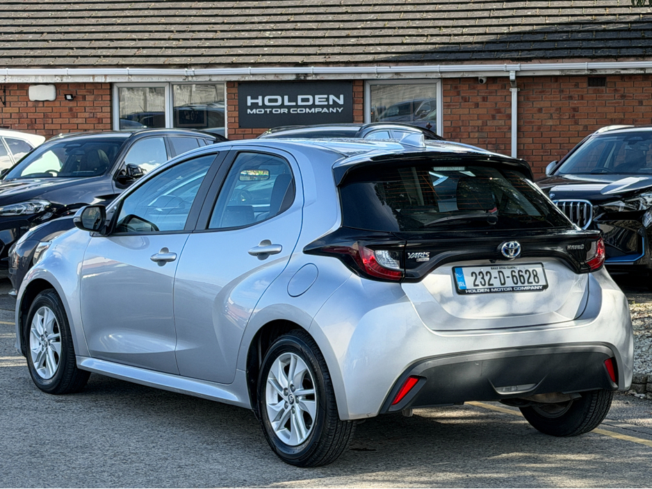 2023 Toyota Yaris - image 11