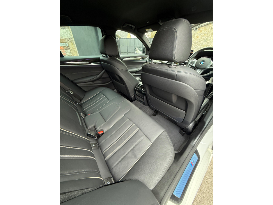 2020 BMW 5 Series - image 19