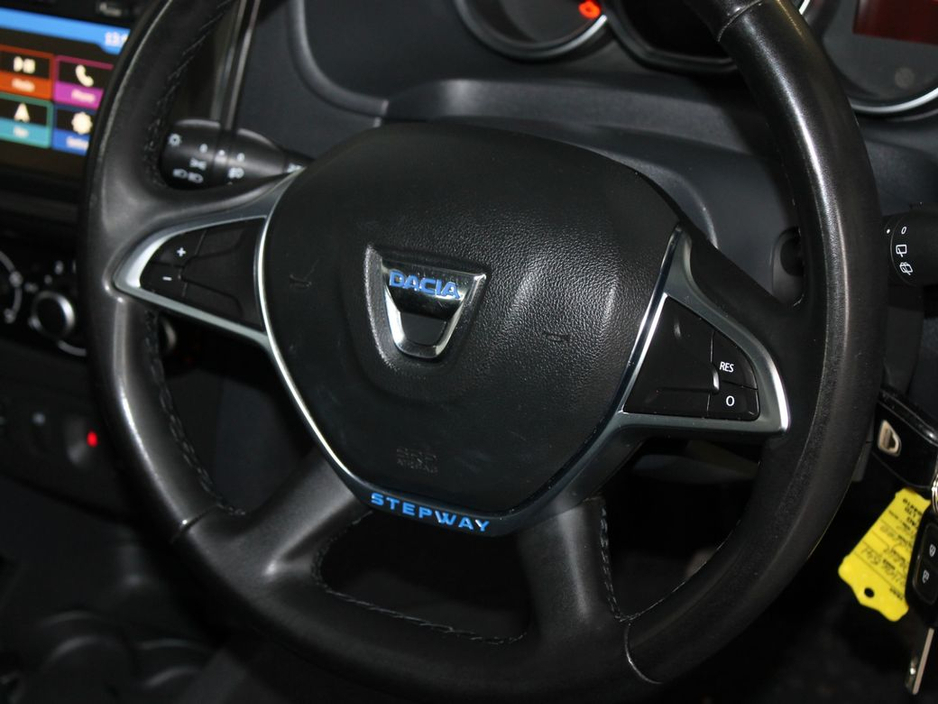 2020 Dacia Sandero - image 11