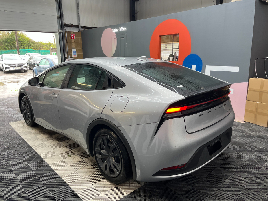 2025 Toyota Prius - image 4