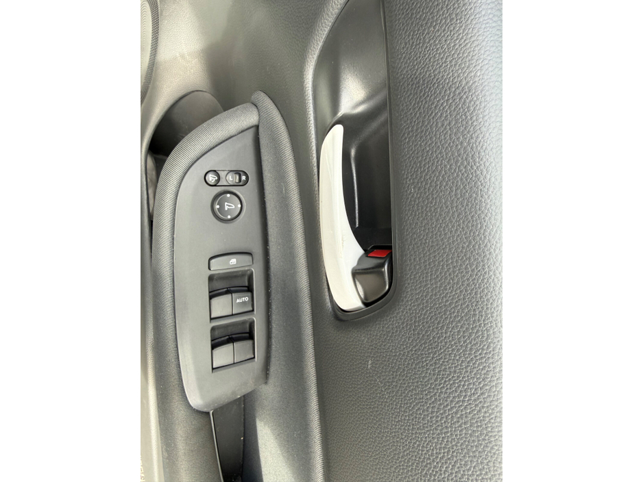 2022 Honda Fit - image 20