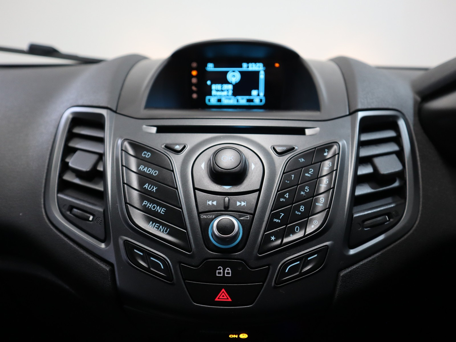 2013 Ford Fiesta *42* ZETEC 1.0 65PS M5 4DR MCA €7,990