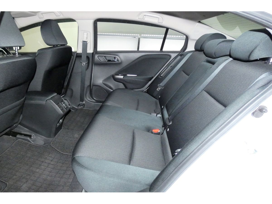 2015 Honda Grace - image 16