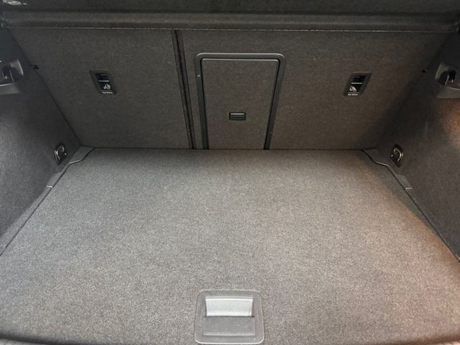 2015 Volkswagen Golf - image 18