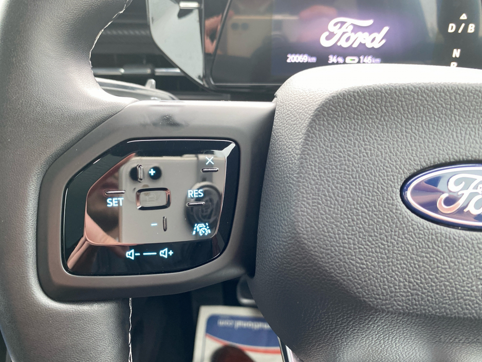 2025 Ford Explorer - image 9