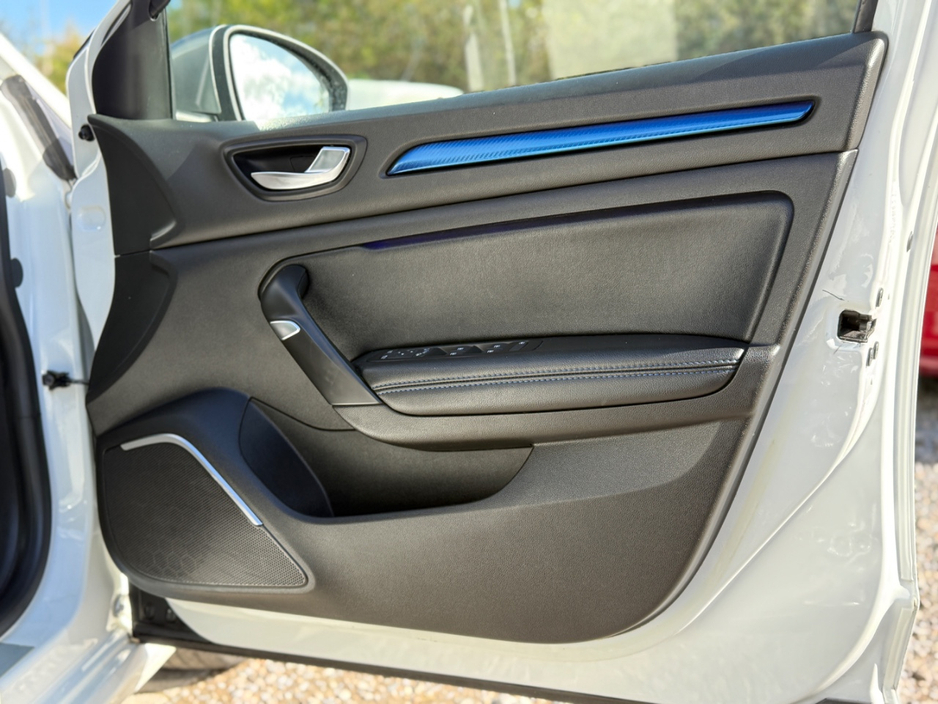 2017 Renault Megane - image 18