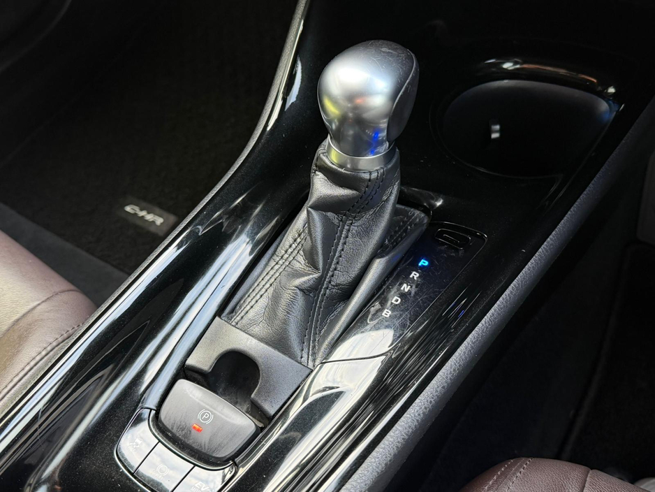 2017 Toyota C-HR (171) 1.8 HYBRID SPORT AUTO €18,950