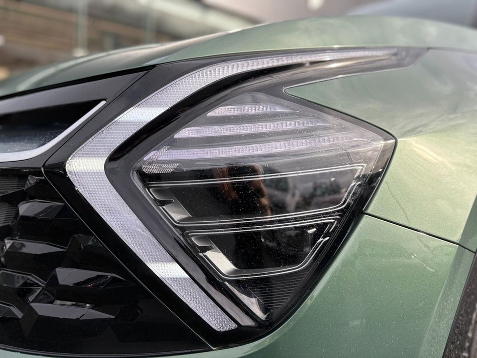 2022 Kia Sportage - image 11