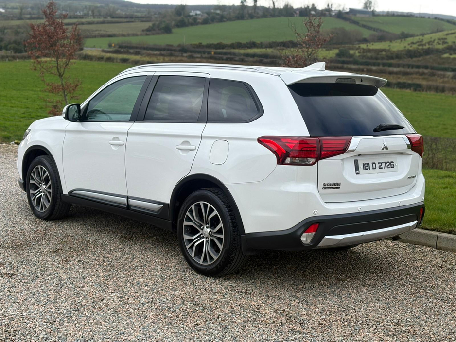 2018 Mitsubishi Outlander - image 3