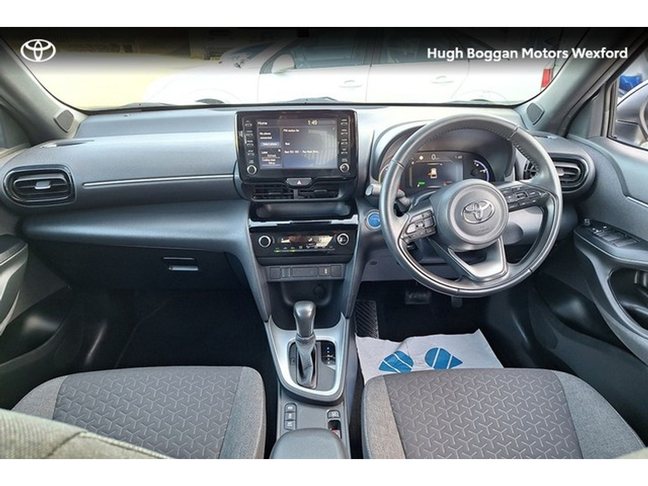 2023 Toyota Yaris Cross - image 8