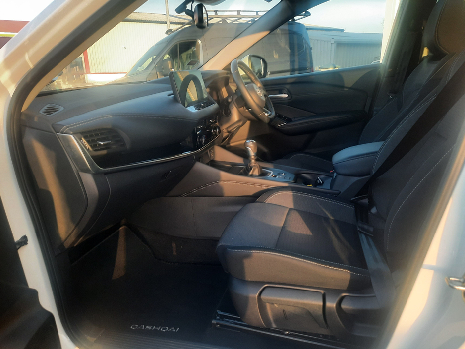 2023 Nissan Qashqai QQ 1.3 HYB SV PREMIUM GR RR MY2 4 €29,850