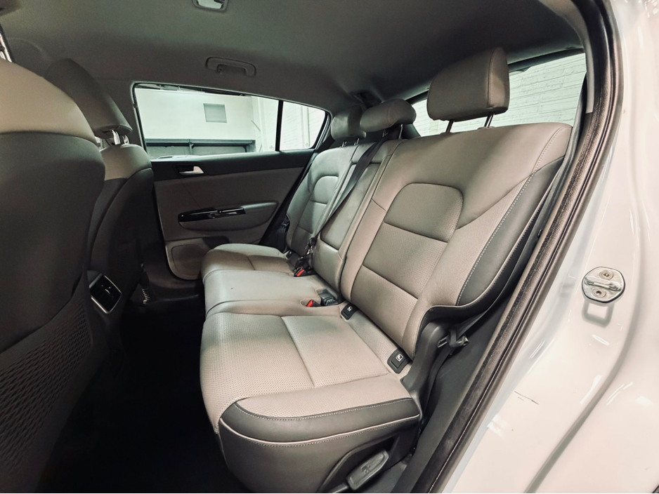 2018 Kia Sportage - image 12