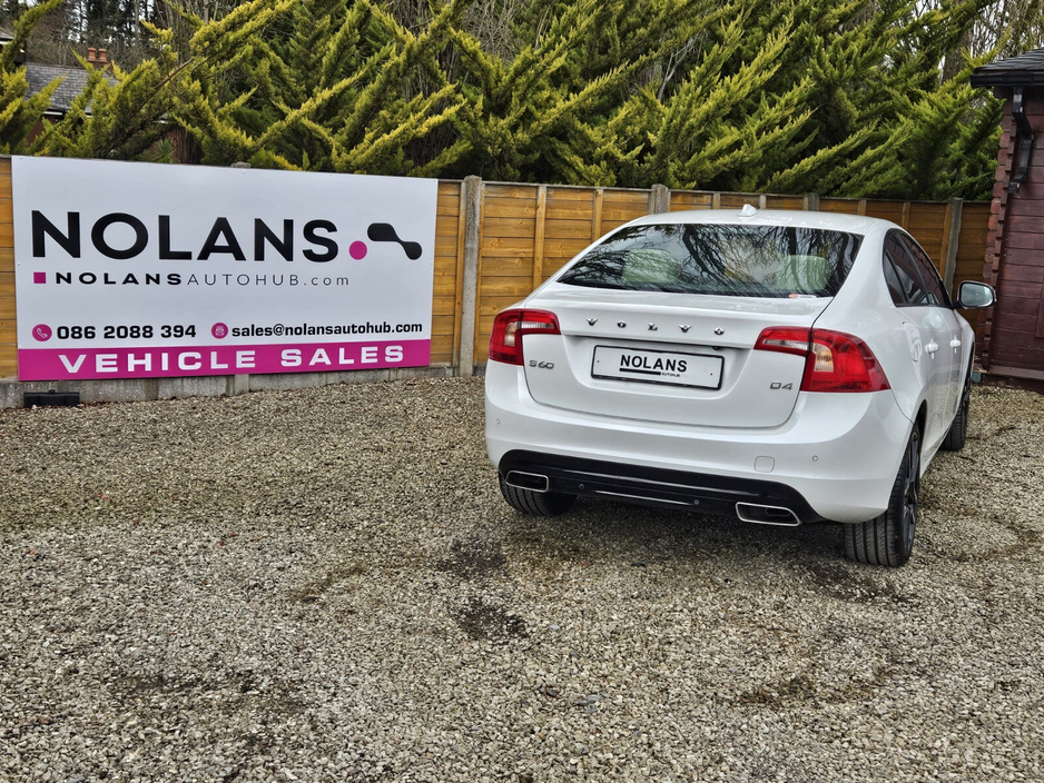 2017 Volvo S60 - image 10