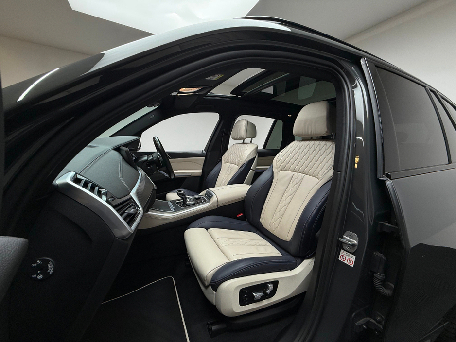 2023 BMW X5 - image 15