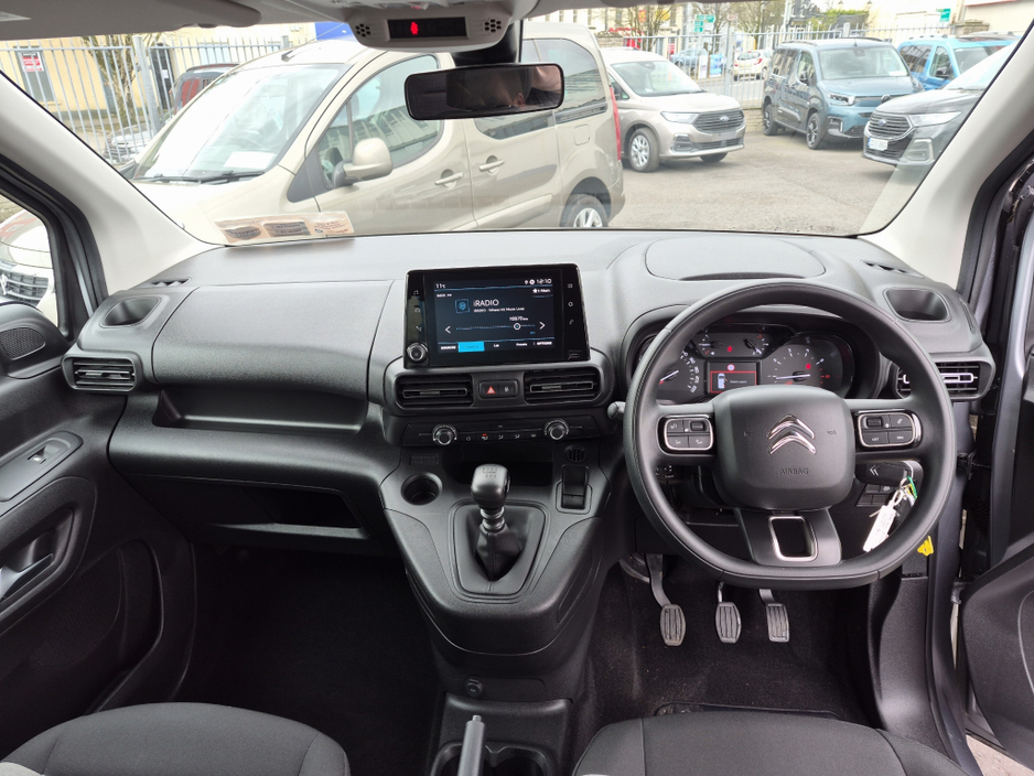 2023 Citroen Berlingo - image 11