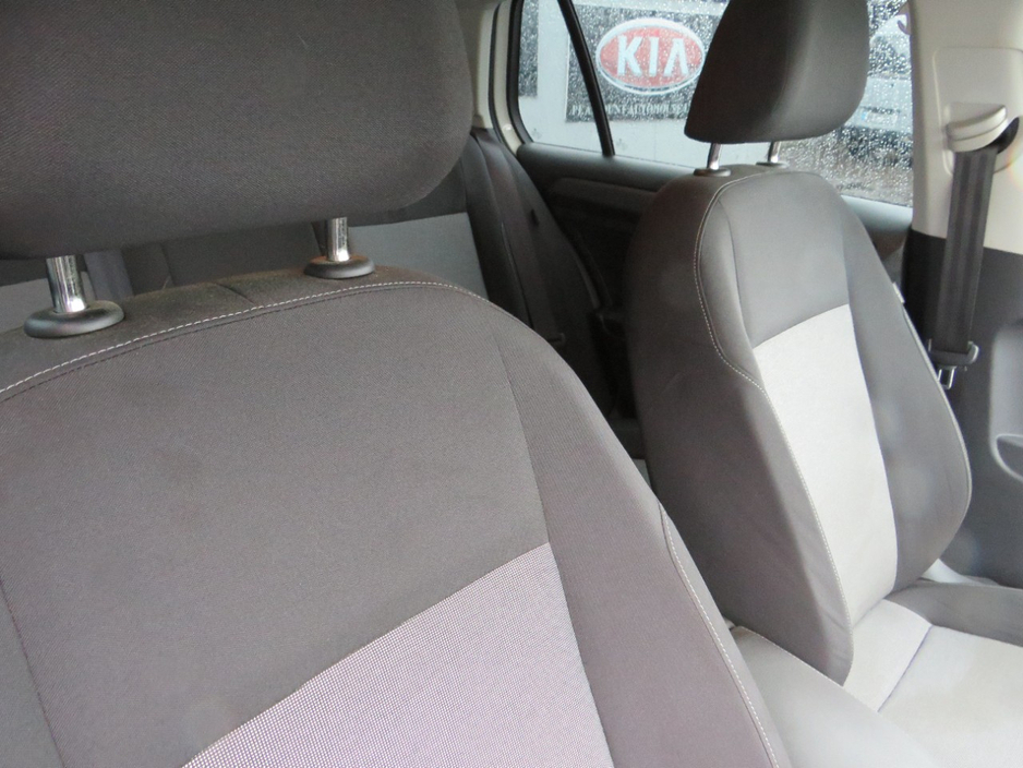 2014 Volkswagen Golf - image 9