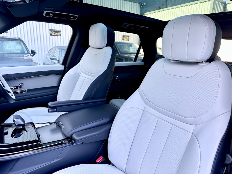 2025 Land Rover Range Rover Sport - image 7