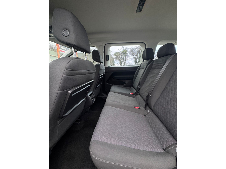 2025 Volkswagen Caddy Maxi Life LIFE TDI 122BHP A7F 5DR A €42,500