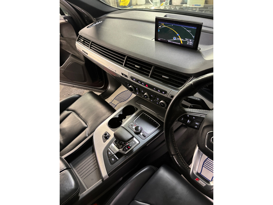 2015 Audi Q7 - image 12