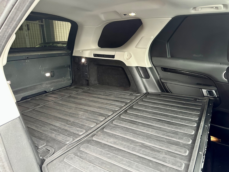 2019 Land Rover Discovery - image 13