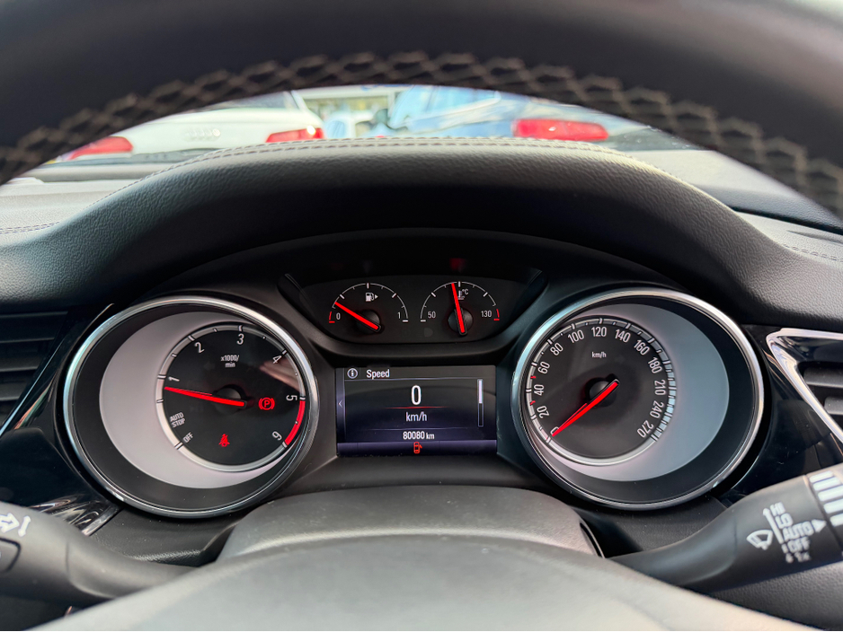 2018 Opel Insignia - image 19