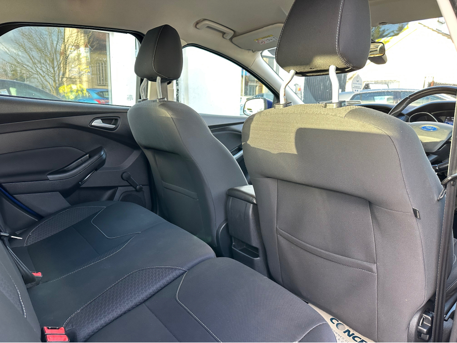 2016 Ford Focus - image 20