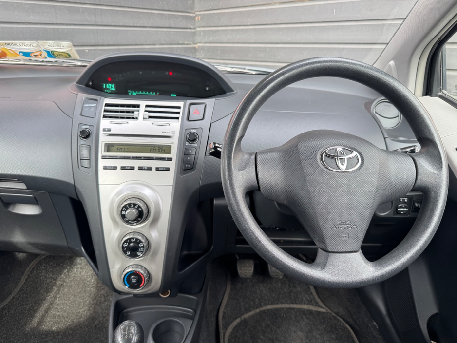 2006 Toyota Yaris - image 8