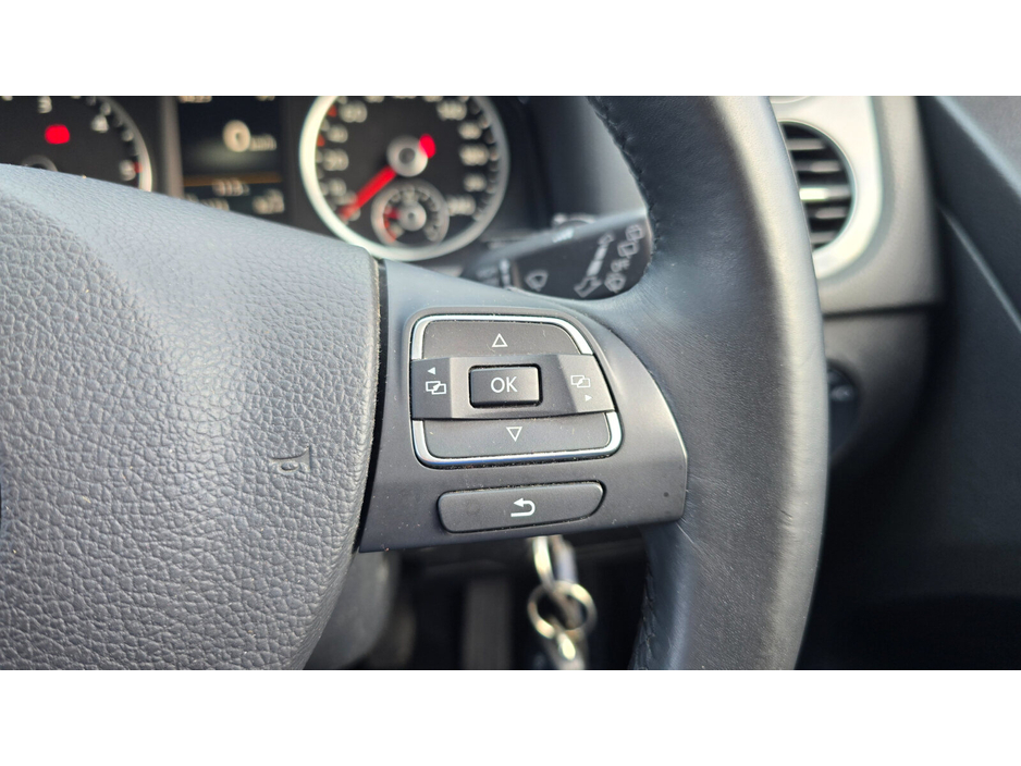 2016 Volkswagen Tiguan - image 19