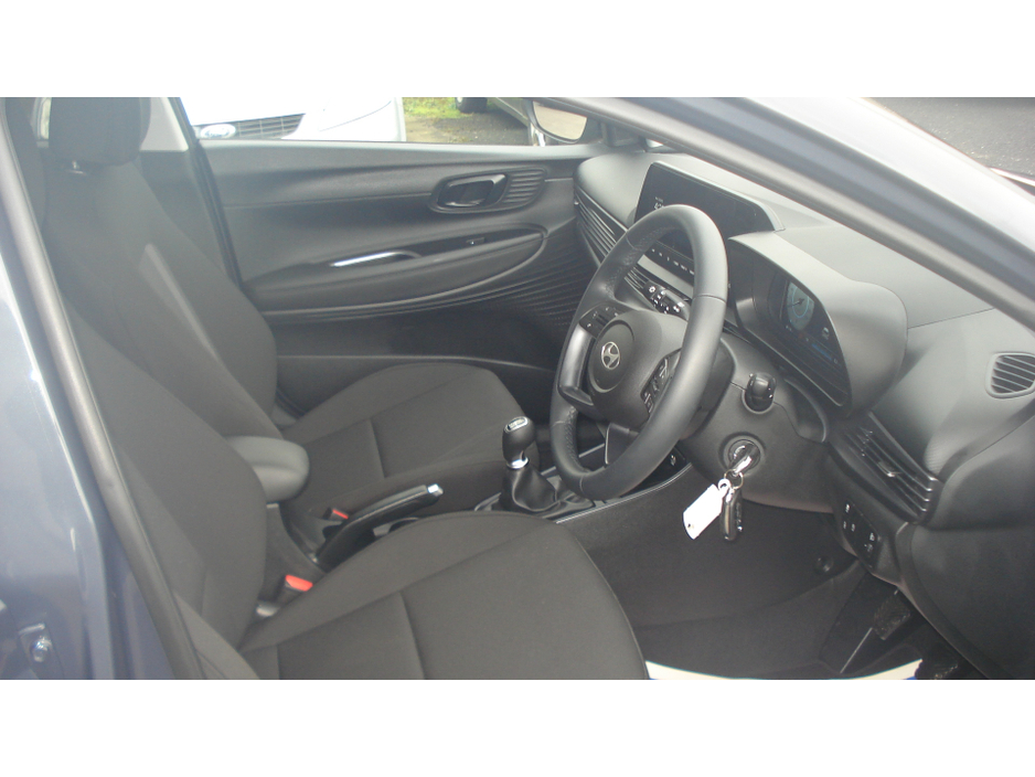 2025 Hyundai i20 - image 4