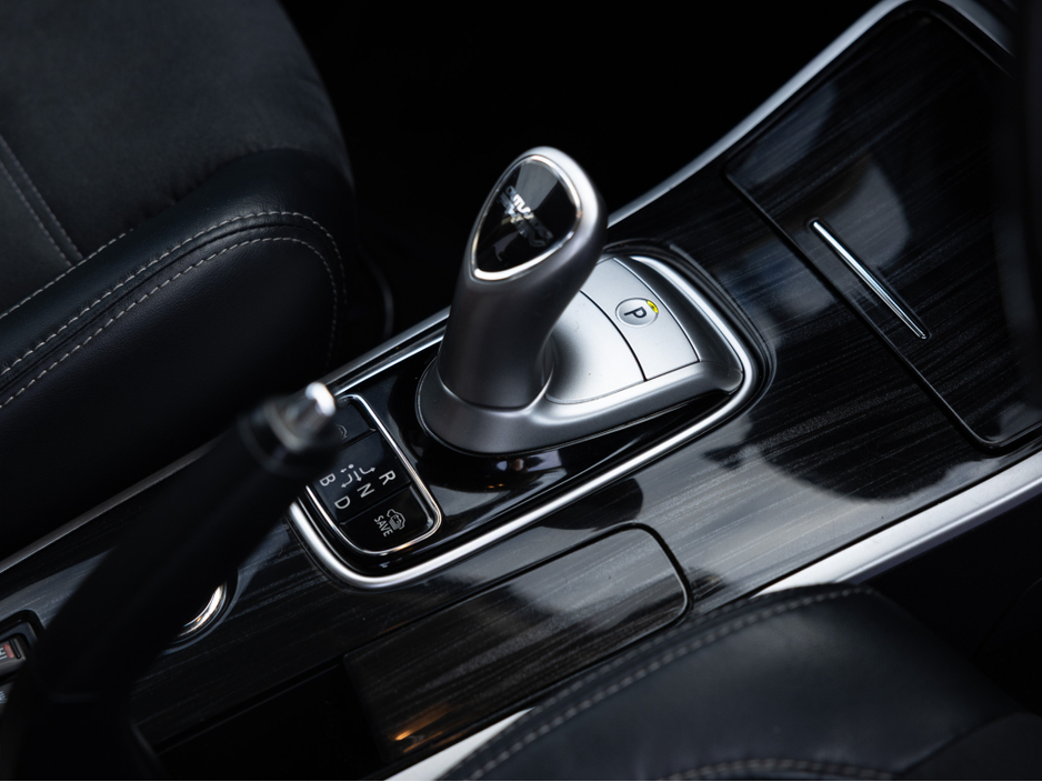 2016 Mitsubishi Outlander - image 17