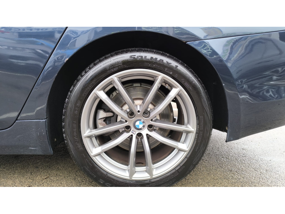 2017 BMW 5 Series - image 10