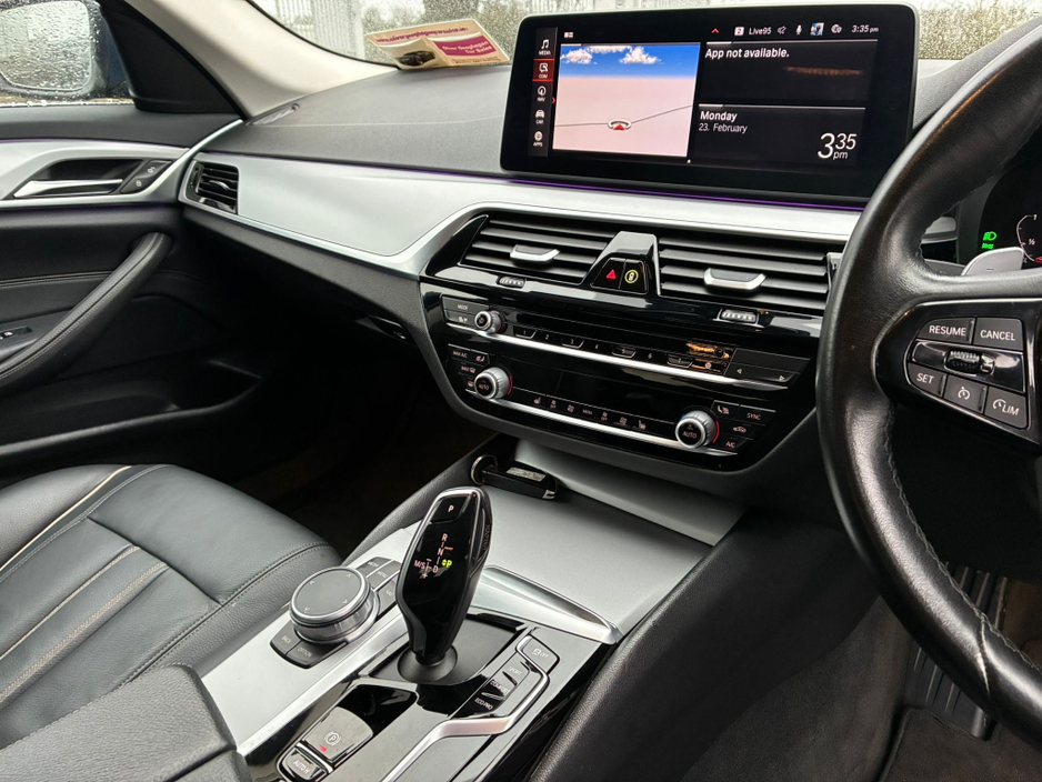 2021 BMW 5 Series - image 9