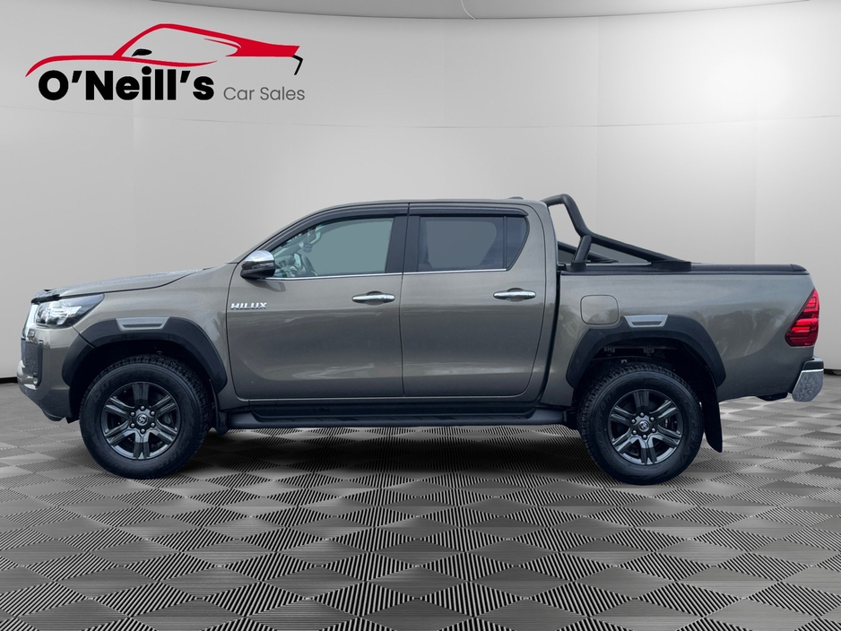 2025 Toyota Hilux *NO VAT* 2.8L SR5 MANUAL #340 €52,999