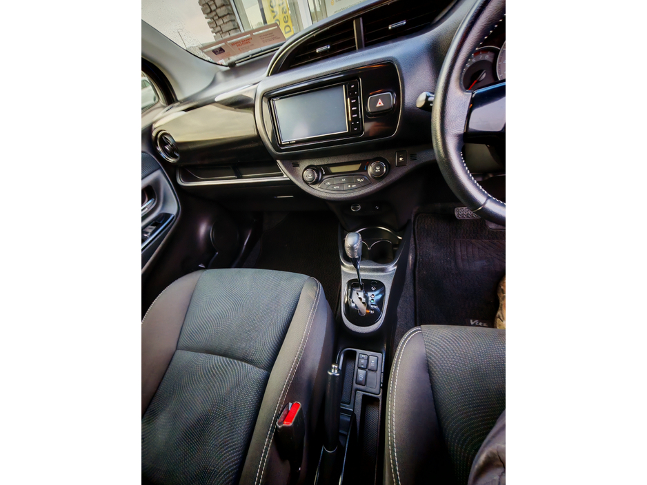 2017 Toyota Yaris - image 2