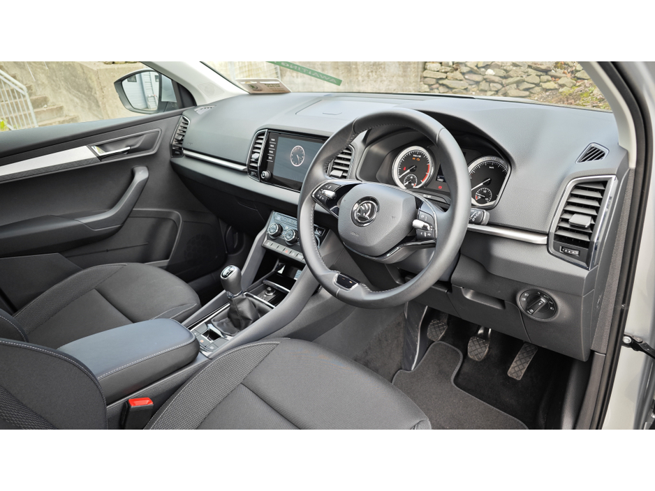 2023 Skoda Karoq - image 9