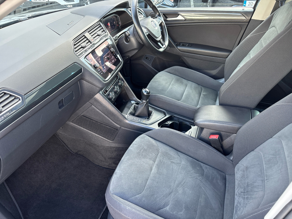 2019 Volkswagen Tiguan - image 2