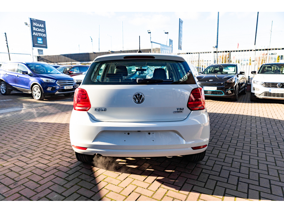 2017 Volkswagen Polo - image 4