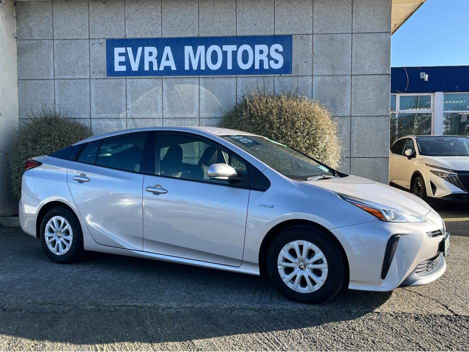 2019 Toyota Prius - image 3