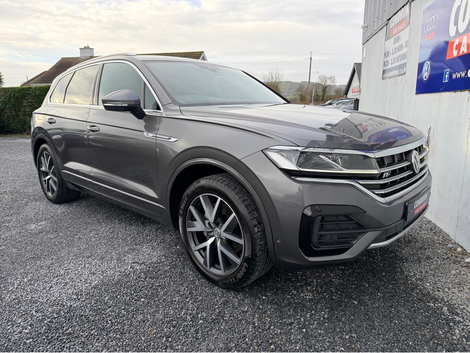 2019 Volkswagen Touareg - image 14
