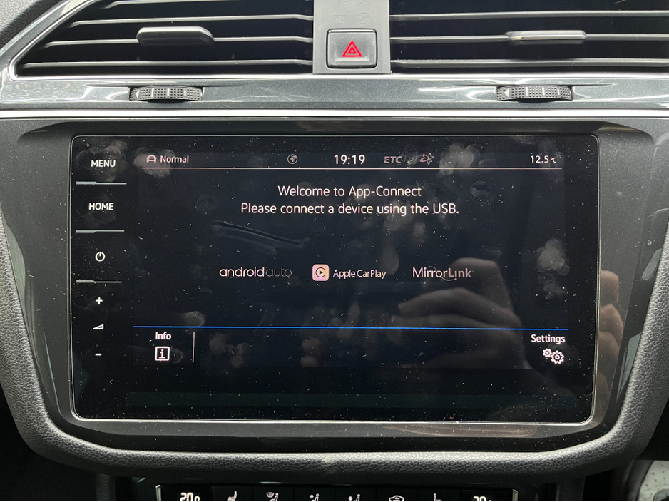 2018 Volkswagen Tiguan - image 21